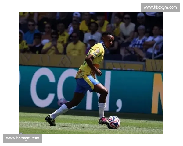 荒诞！世俱杯中断两小时，球员骑单车热身引球迷质疑：世界杯要变健身房？