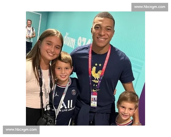 姆巴佩父亲现身亚特兰大看台，巴黎 4-0 屠杀迈阿密引转会遐想